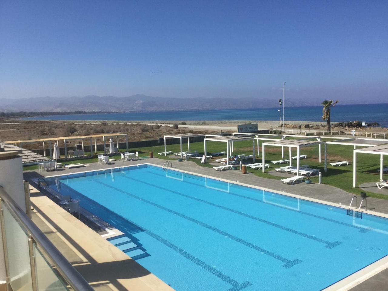Aphrodite Beachfront Apartment Ghaziveran Exterior foto